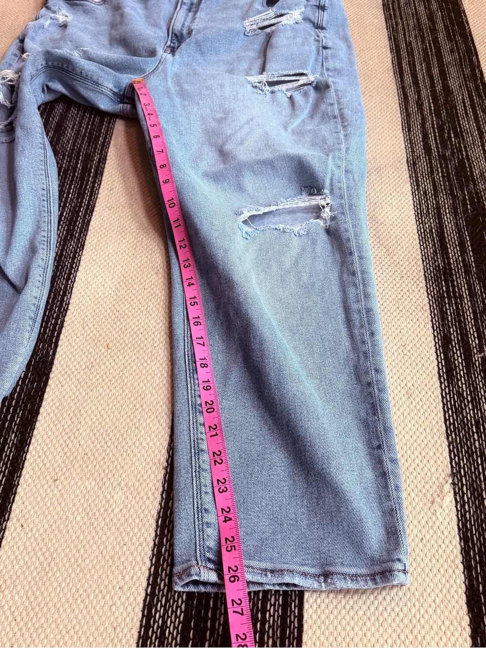 American Eagle Women's Light Blue Distressed Mom Jeans Size 18R - Picture 8 of 10